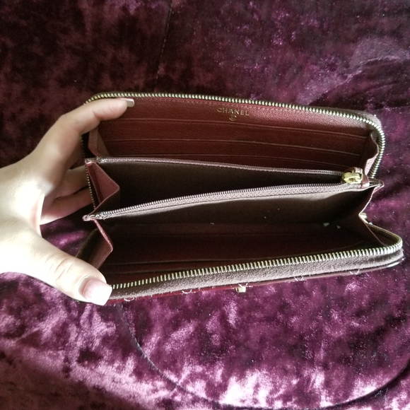 CHANEL VINTAGE ZIP AROUND WALLET - Picture 5 of 10